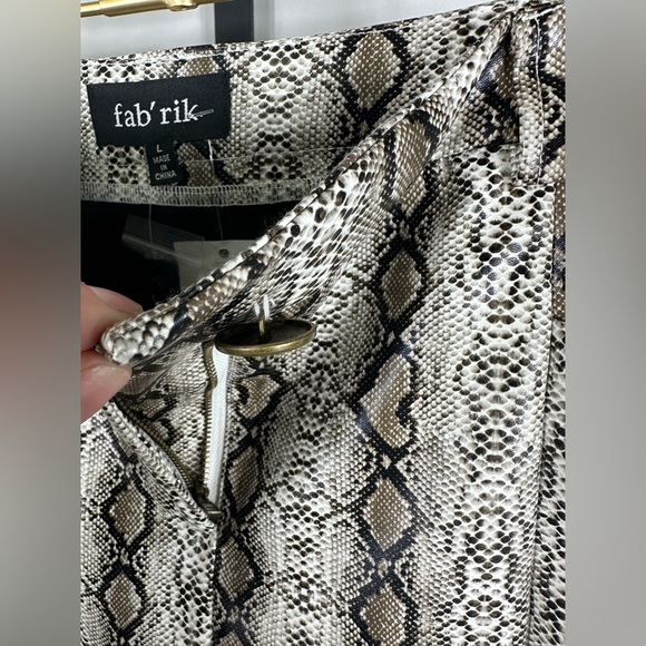 NWT Fab'rik Women's Snakeskin Print Skirt Size Large - Picture 3 of 10